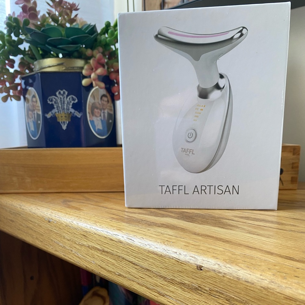 Unopened TAFFL Artisan 4-in-1 Beauty Instrument